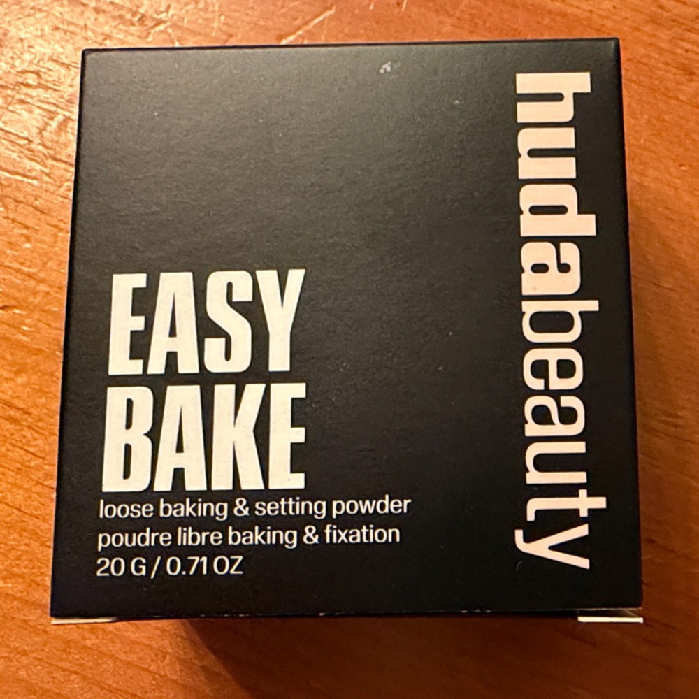 HUDA BEAUTY Easy Bake Loose Powder - ube birthday cake